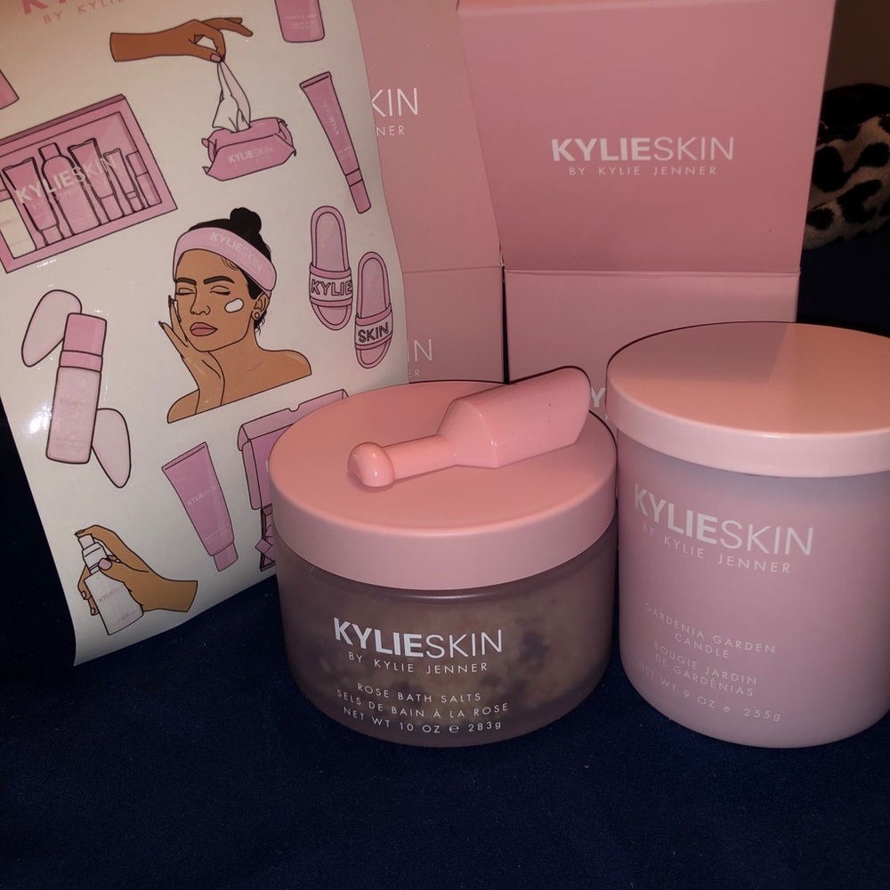 Kylie bath salt and candle